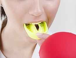 person wearing a yellow mouthguard 